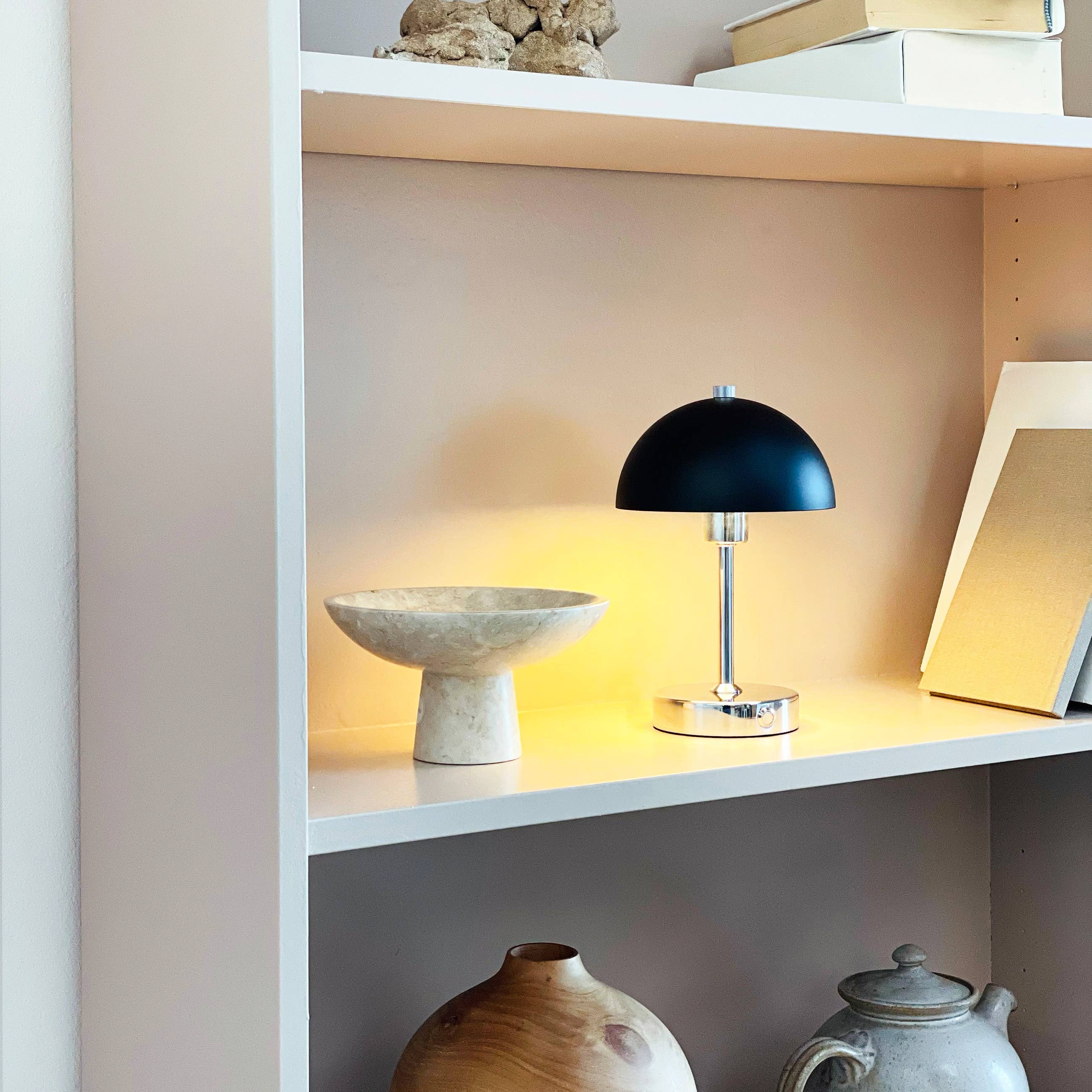 Malmø schwarze/chromfarbene LED-Tischlampe wiederaufladbar - GUNDT HOME